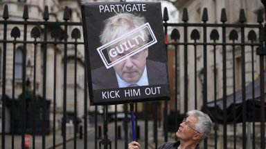 Комисията по стандартите и привилегиите етичната комисия на Камарата на