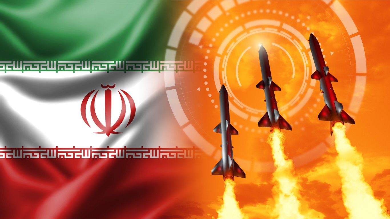 Иран продължава да трупа запаси от обогатен уран, сочи доклад на МААЕ