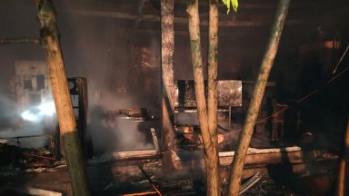 Пожар избухна в работилница за гумени и каучукови изделия в Пловдив (снимки)