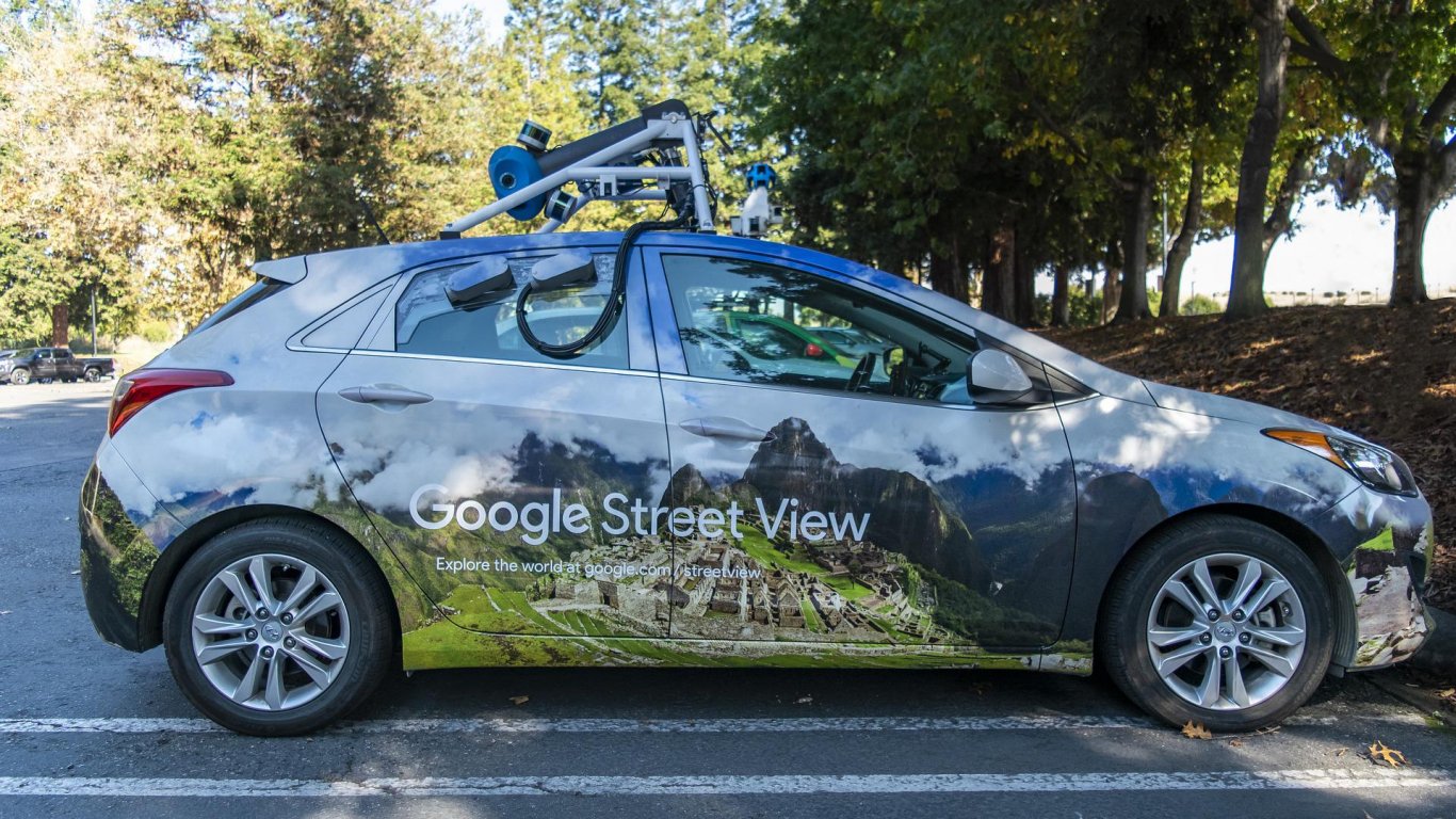 Започва обиколката на Google Street View в България