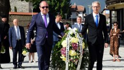 Банско чества 300 години от рождението на Паисий Хилендарски, Денков поднесе цветя на паметника 