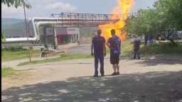 Взрив на газопровод на ключово кръстовище във Враца (видео)