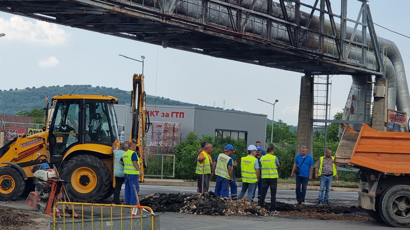 Спукан газопровод до болница в Пловдив вдигна накрак полицията и пожарникарите посред нощ