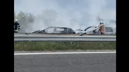 Три коли изгоряха след верижна катастрофа  на "Тракия" край Пловдив (видео)
