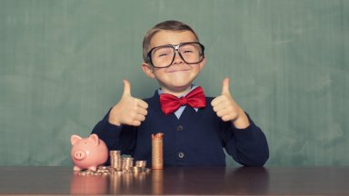 Първите финансови уроци: Как да научим детето да спестява и да постига целите си