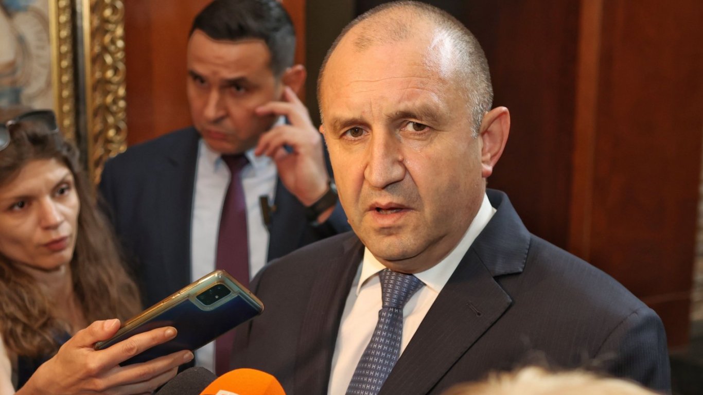 Президентът: Петков е премиер на България, а не куриер на Франция за РСМ