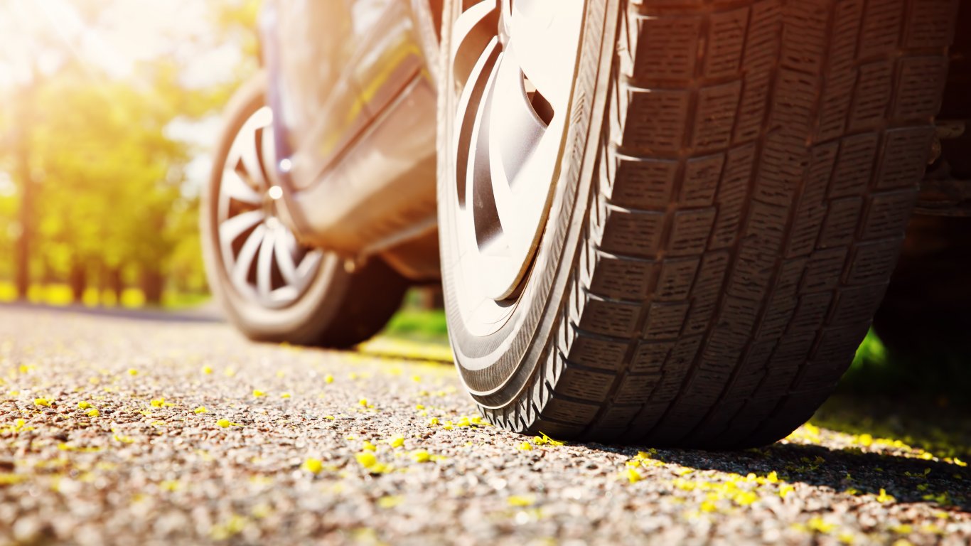 Нова технология с рециклирани гуми може да удължи на живота на асфалта