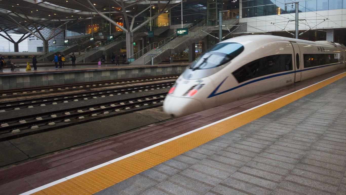 "Сименс" изгражда в Египет една от най-дългите мрежи от скоростни влакове в света