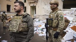 Зеленски обеща, че украинските сили ще се върнат в Лисичанск