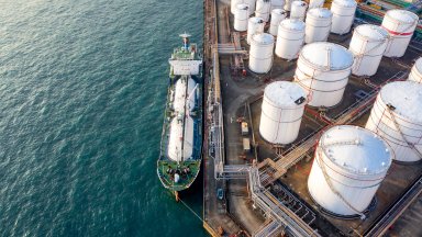 Петролът поскъпва в азиатската търговия заради подновени опасения за доставките