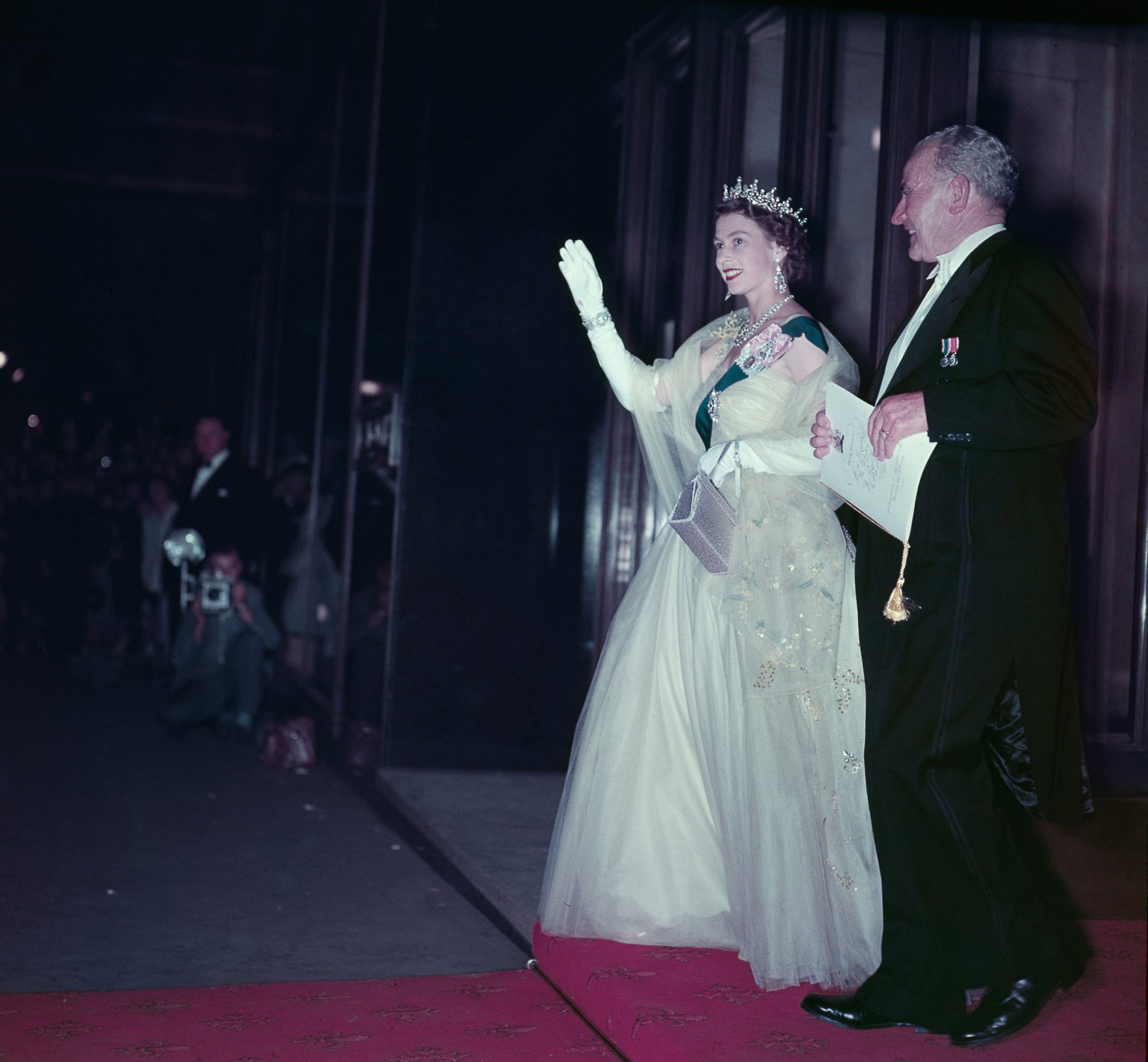 Елизабет става кралица през 1952 година