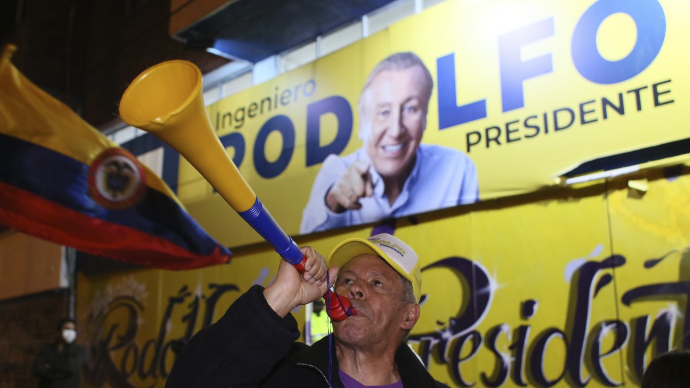 80-годишният "колумбийски Тръмп" - голямата изненада от президентските избори в Колумбия (видео)