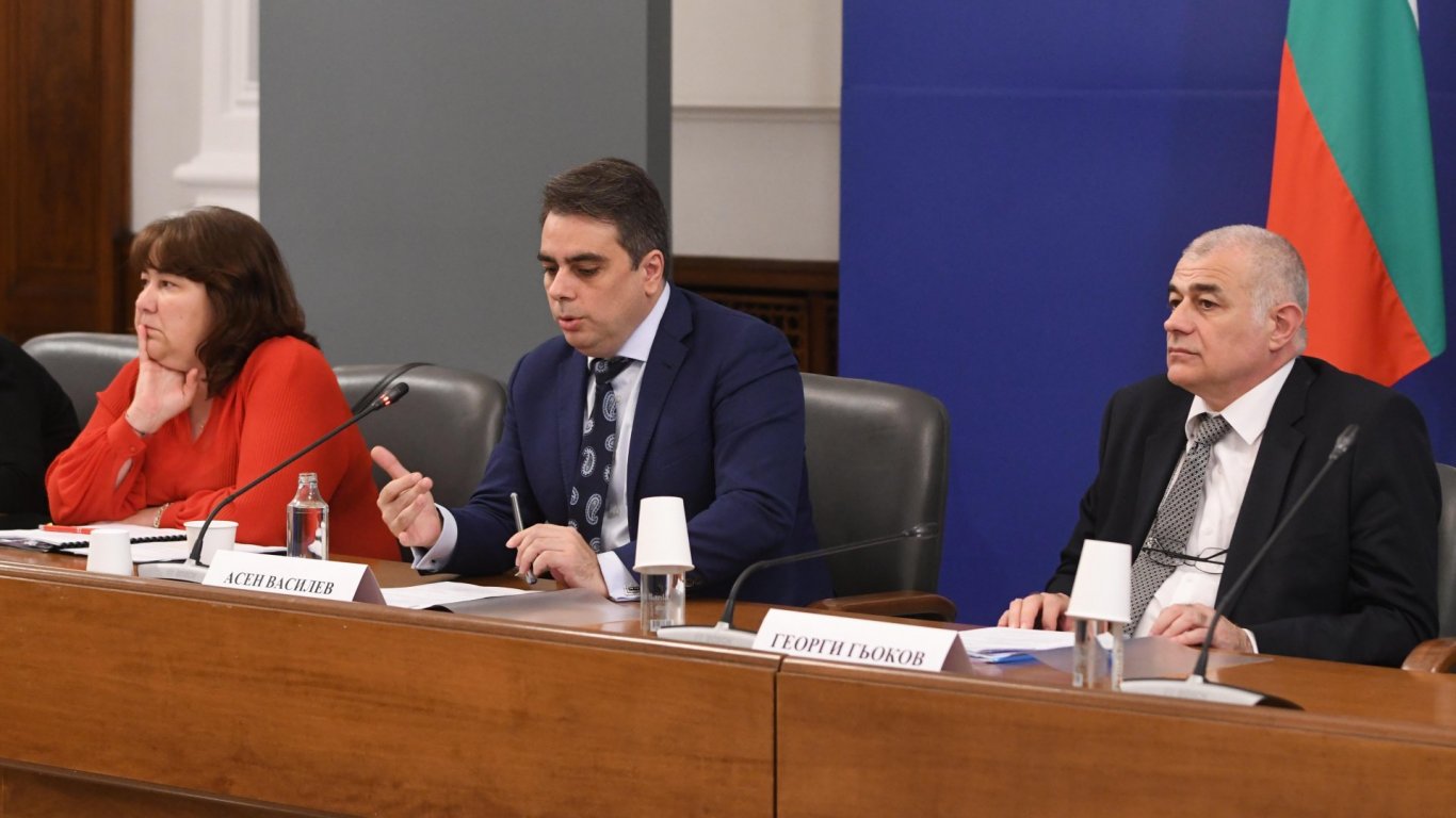 Властта обещава "модифицирано осъвременяване" на пенсии от 1 октомври