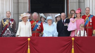 Моментите на балкона на Бъкингамския дворец разказват историята на британската монархия 