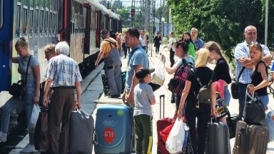 Заради летния туристически сезон увеличават субсидираната заетост за украинци от 3 на 6 месеца