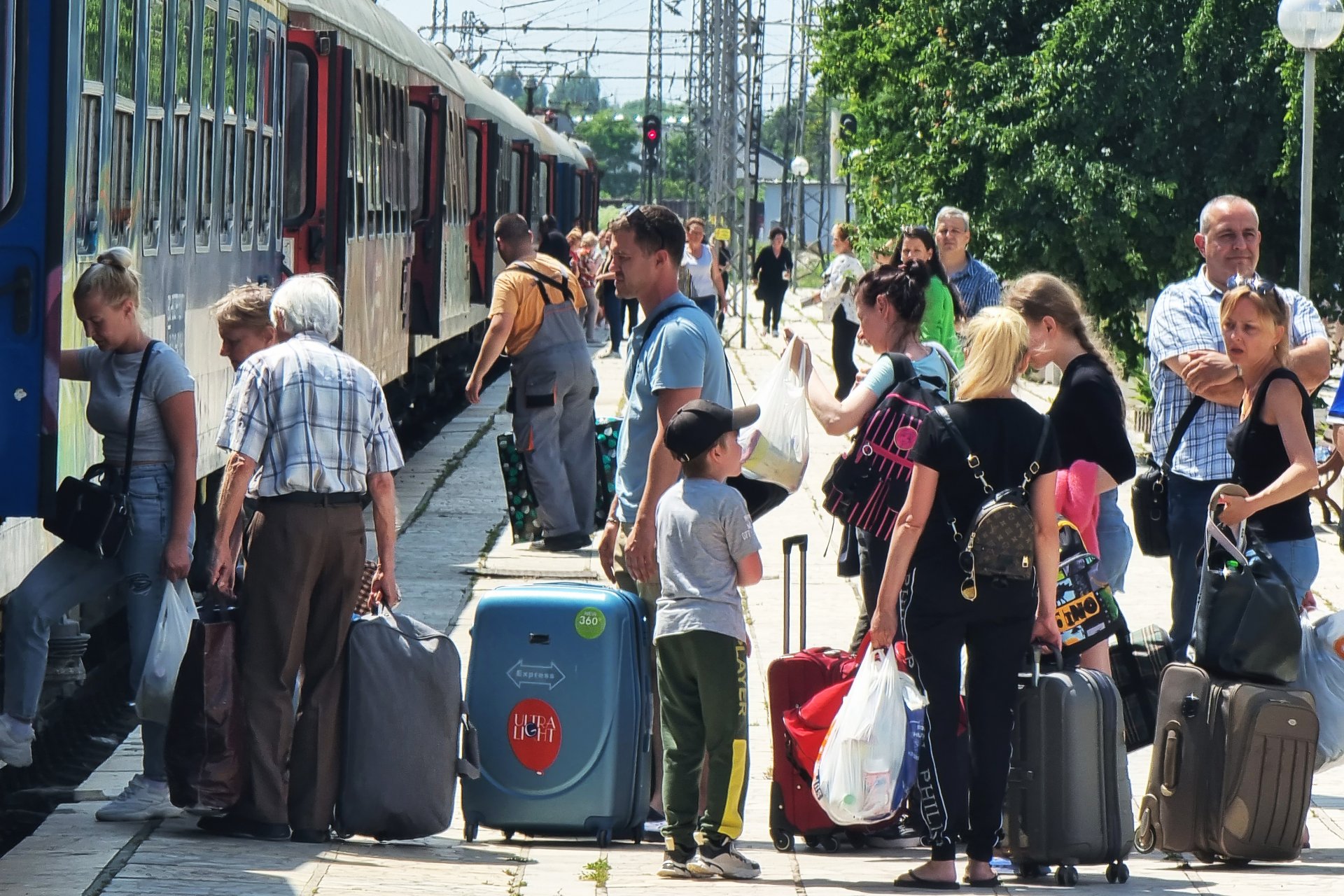 Масовото настаняване на украински граждани по Черноморието ограничава тяхната възможност за намиране на работа, смята МТСП