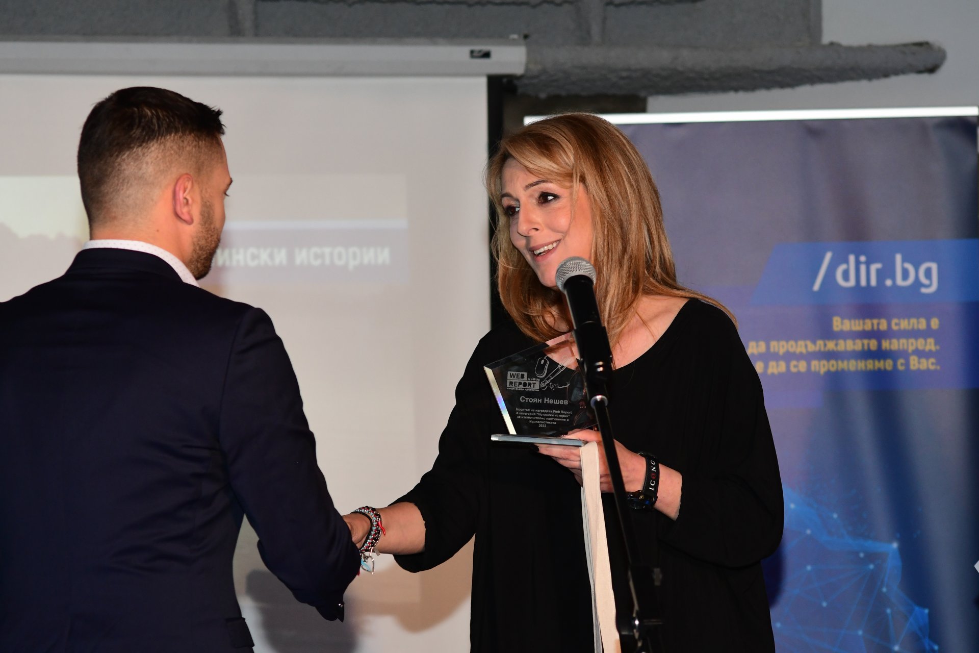 Драматургът Яна Борисова връчи наградата на Стоян Нешев от NOVA 
