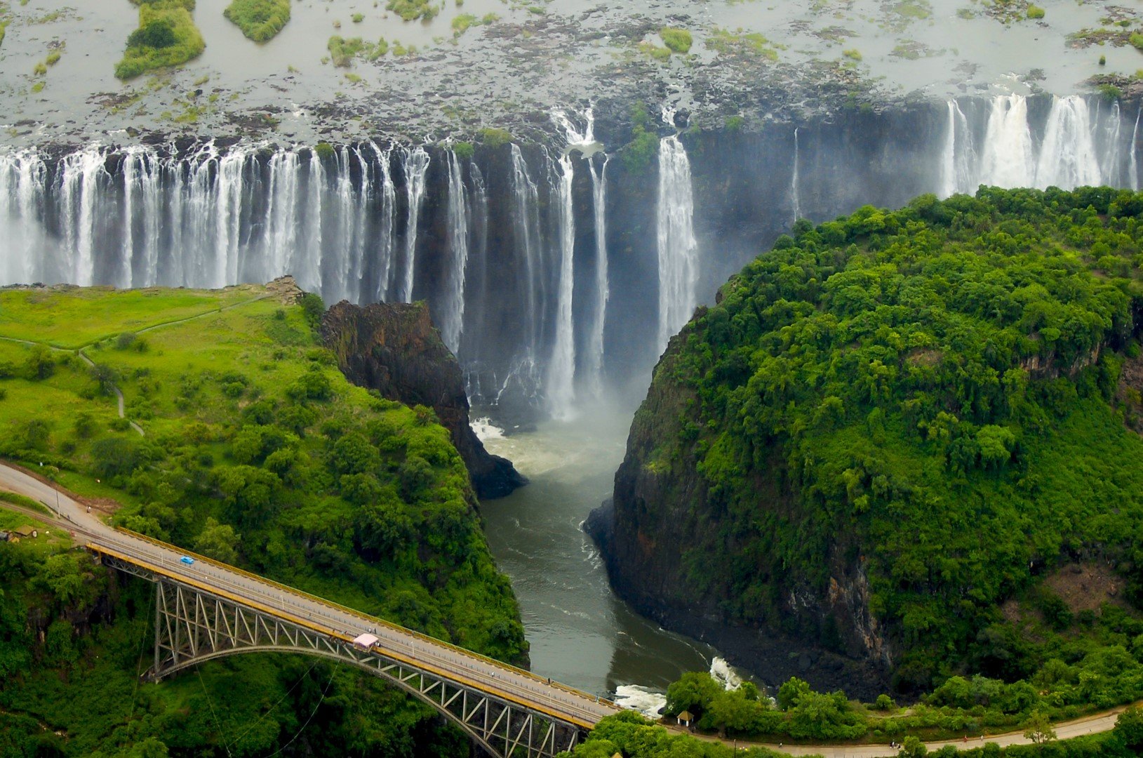Водопадът Виктория не е нито най-високият, нито най-широкият, но има най-мощната водна струя на планетата