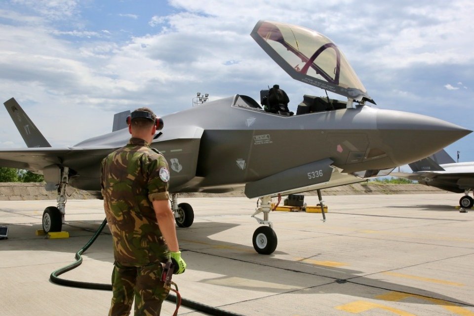 Американски F-35 в авиобаза "Граф Игнатиево" в началото на юни 2022 г.