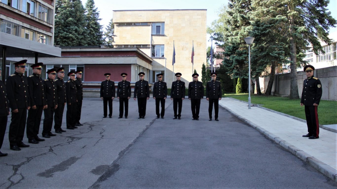Служители на НСО бяха отличени за опазването на Кирил Петков при посещението му в Украйна