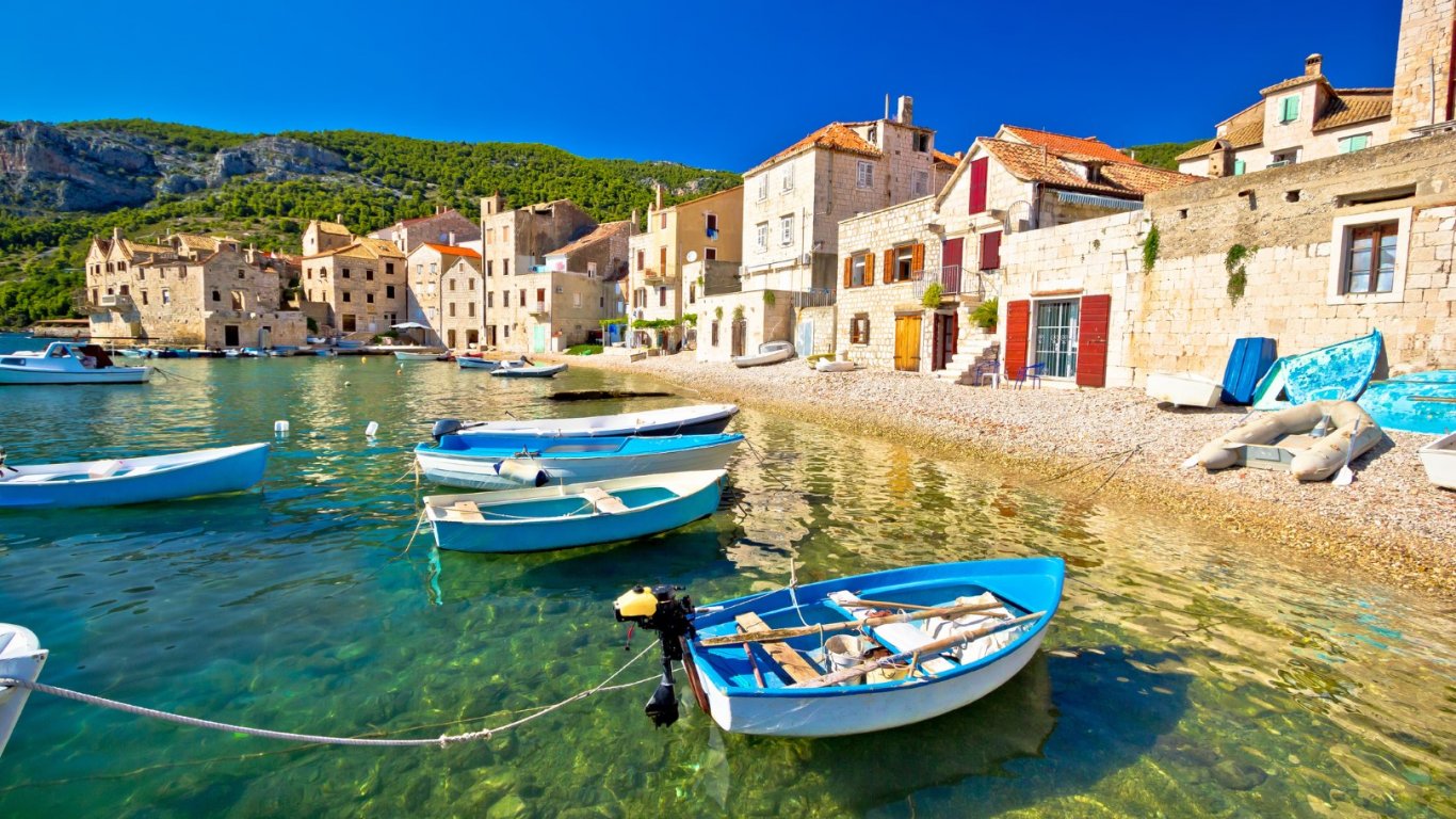 Туристическият сектор в Хърватия се нуждае от 60 000 сезонни работници, търсят се и българи