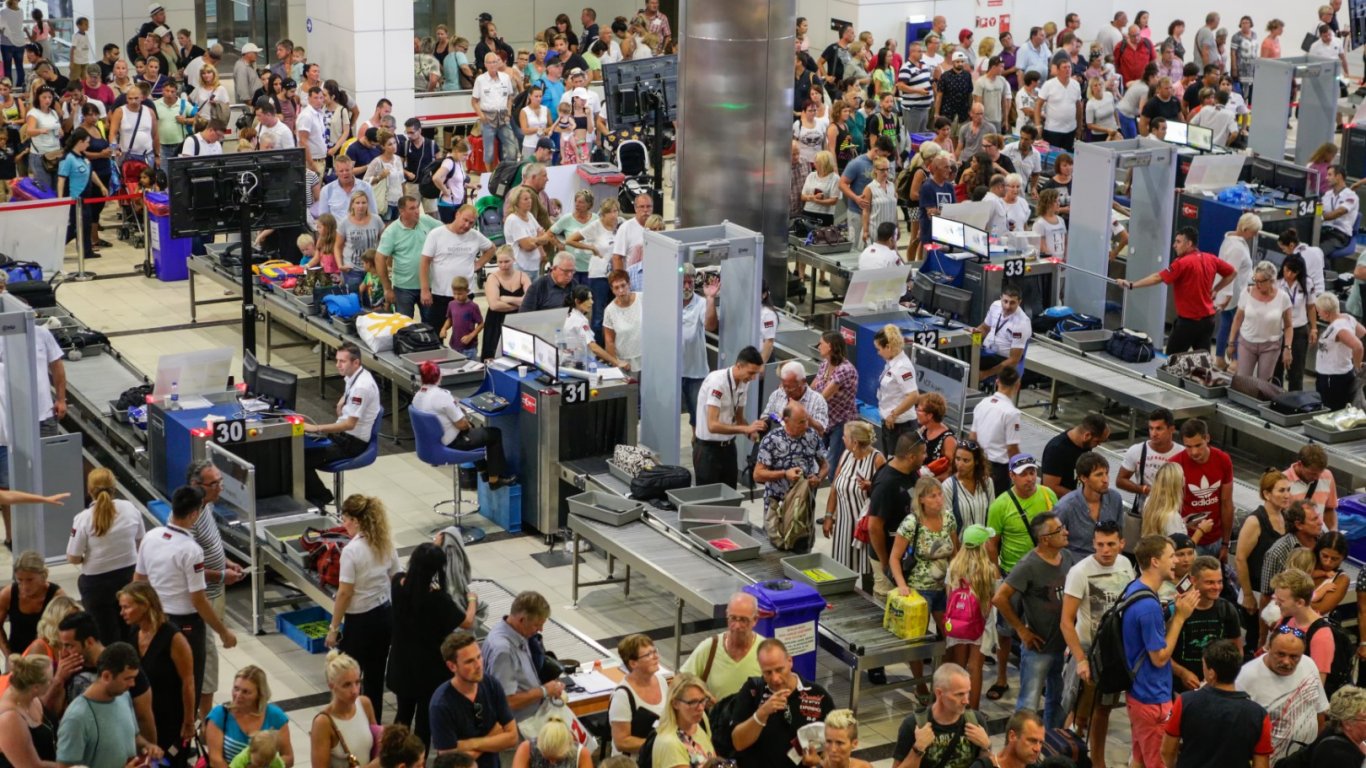 Летища в САЩ и Европа отменят хиляди полети през лятото