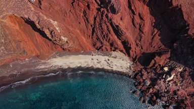 Усещане за Марс: Да стъпиш на Червения плаж на Санторини