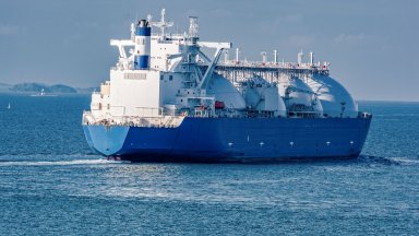Катар пусна танкерите си с LNG през опасното Червено море