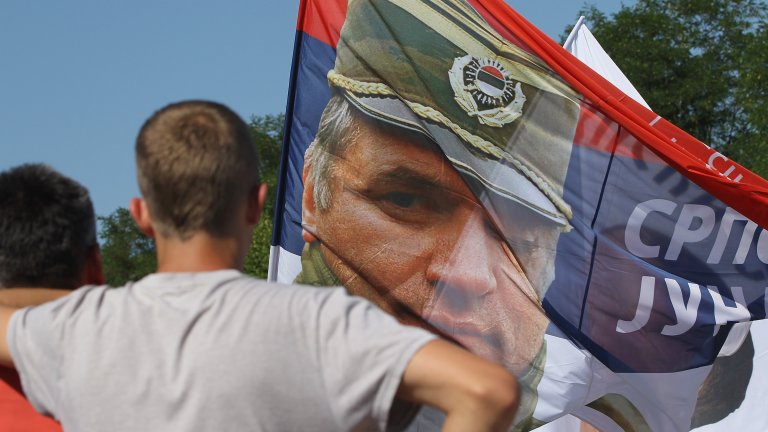 Колелото на времето върна хората на Милошевич на власт, а Сърбия отново ври и кипи
