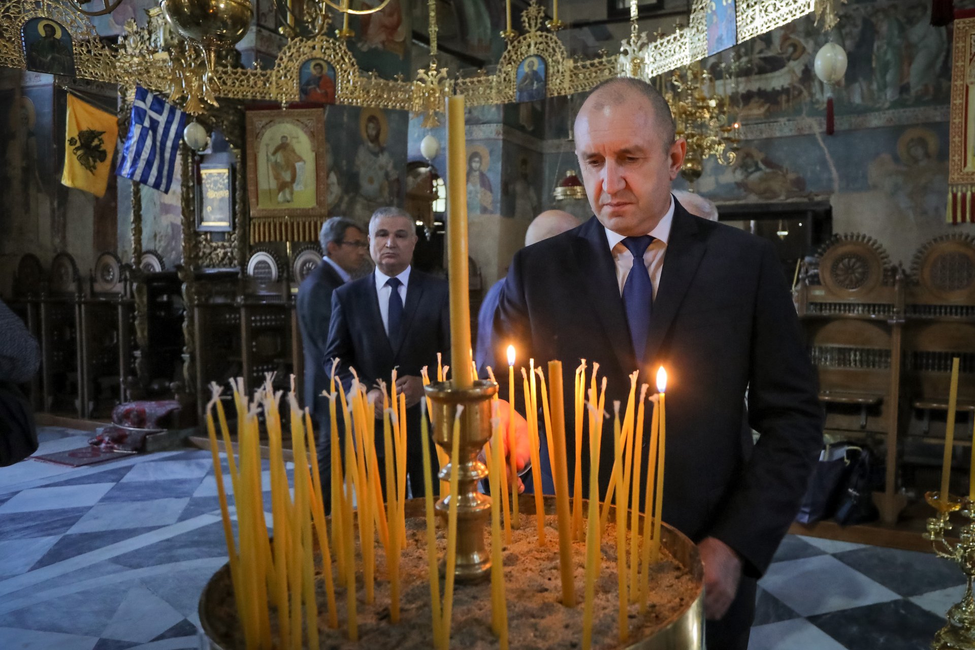 Президентът Румен Радев посети манастира "Св. Великомъченик Георги Зограф" в Света гора