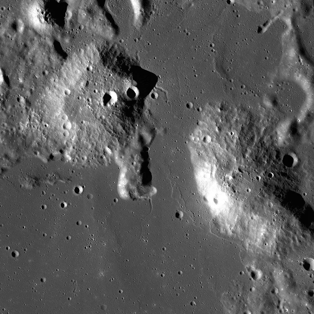 Сондата ще картографира релефа на Луната