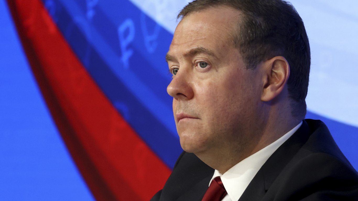 Медведев: Ако цената на европейската демокрация е студ и празни хладилници, това е за безумците