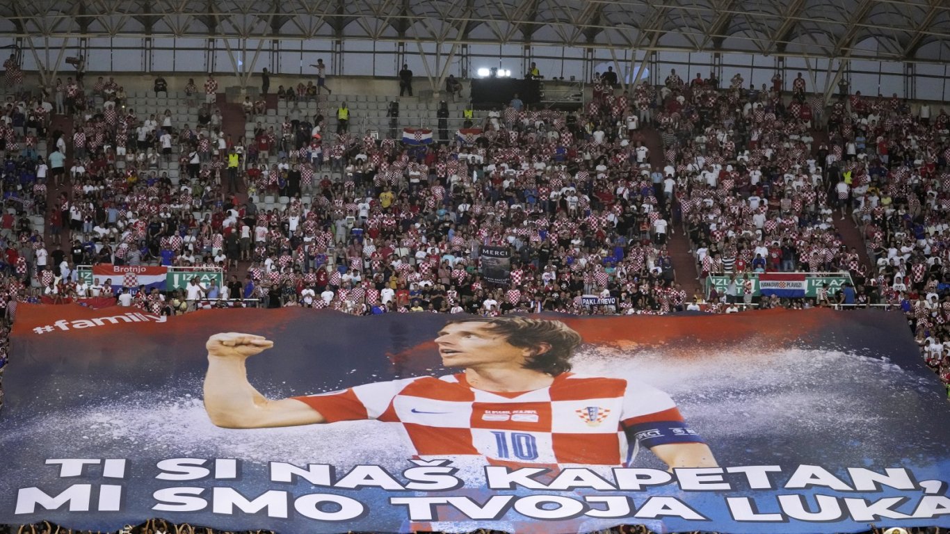 УЕФА глоби тежко Хърватия заради обиди на етническа основа от феновете