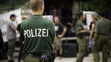 Мъж застреля жена и се самоуби насред супермаркет в Германия