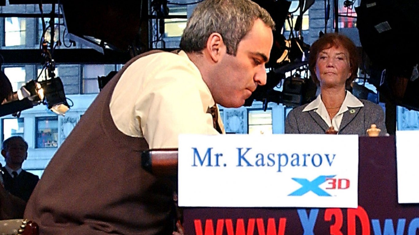 Почина легендарният треньор, превърнал Каспаров в шампион