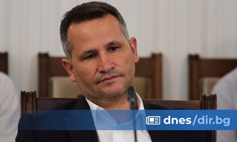 Христанов обясни, че действащ министър от служебното правителство е подал