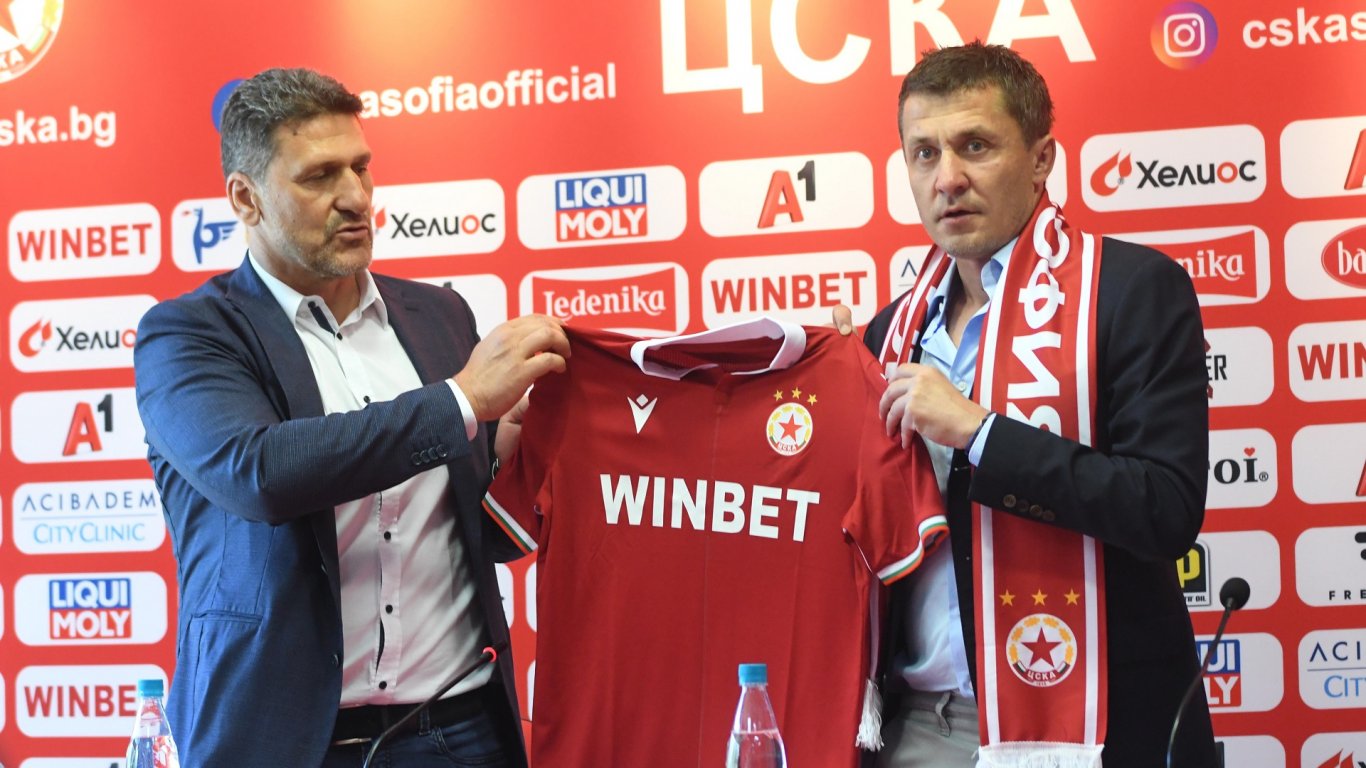 ЦСКА представи новия треньор, първият контакт с него е бил преди оставката на Младенов