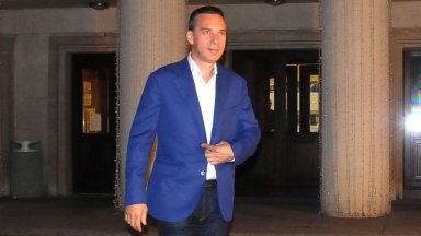 Цялата зала е подкрепила Николов за нов мандат на заседание