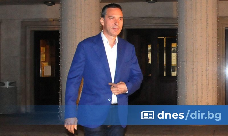 Цялата зала е подкрепила Николов за нов мандат на заседание