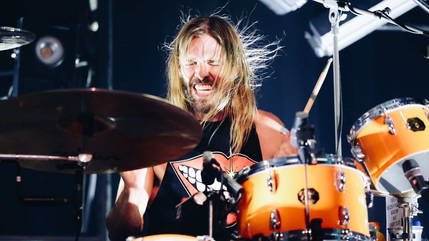 "Foo Fighters" планира два концерта в памет на покойния барабанист Тейлър Хокинс
