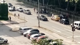 17-годишен ученик се бори за живот, след като бе блъснат на варненски булевард