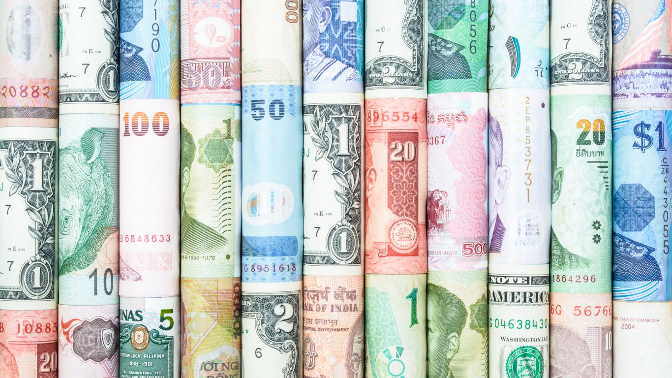 Иранската валута с ново дъно спрямо щатския долар