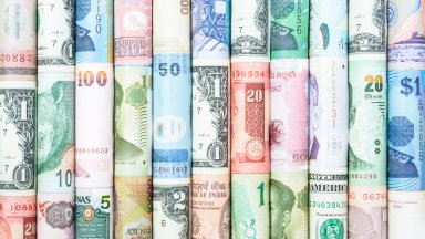 Доларът в отстъпление спрямо повече световни валути в петък, насочва се към седмичен спад