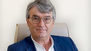 По същество студентските такси за обучение са основният приходоизточник от