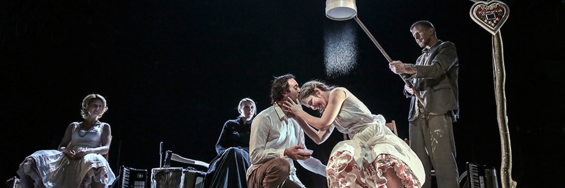 "Мъртвият идва за любимата си" на Йерней Лоренци гостува тази вечер на "Световен театър в София"