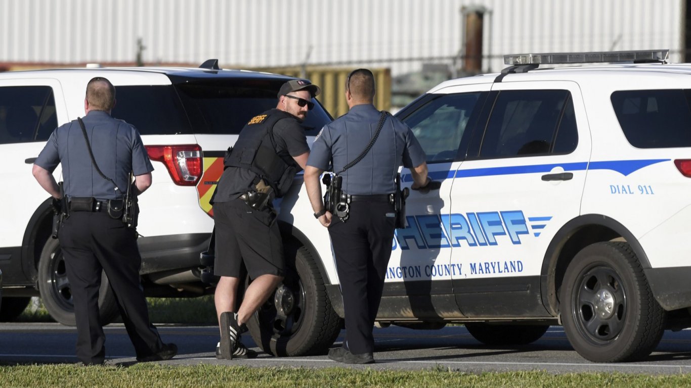 Нова стрелба с жертви в Мериленд, в Алабама убиха мъж, опитал да влезе в училище (снимки)