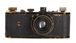 Почти 100-годишен фотоапарат “Лайка” беше продаден на търг за 14,4 милиона евро