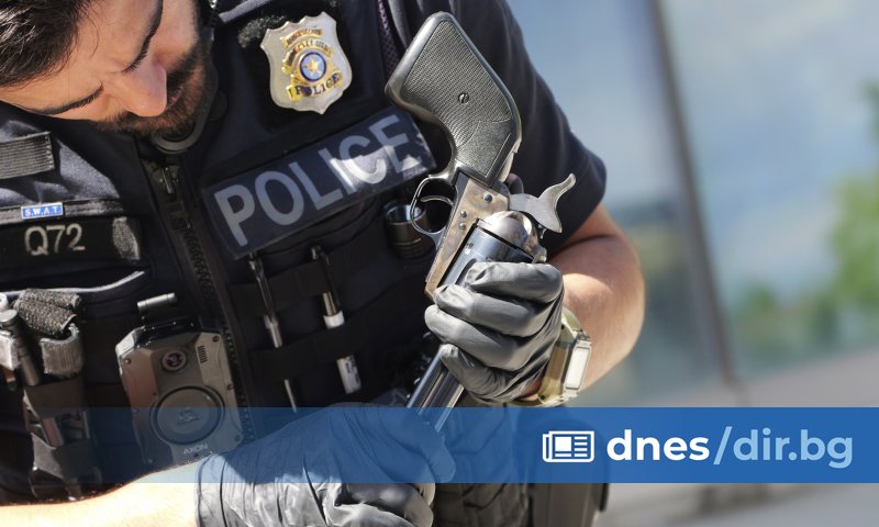 Мъж, заподозрян за нападение с мачете срещу полицаи на Таймс