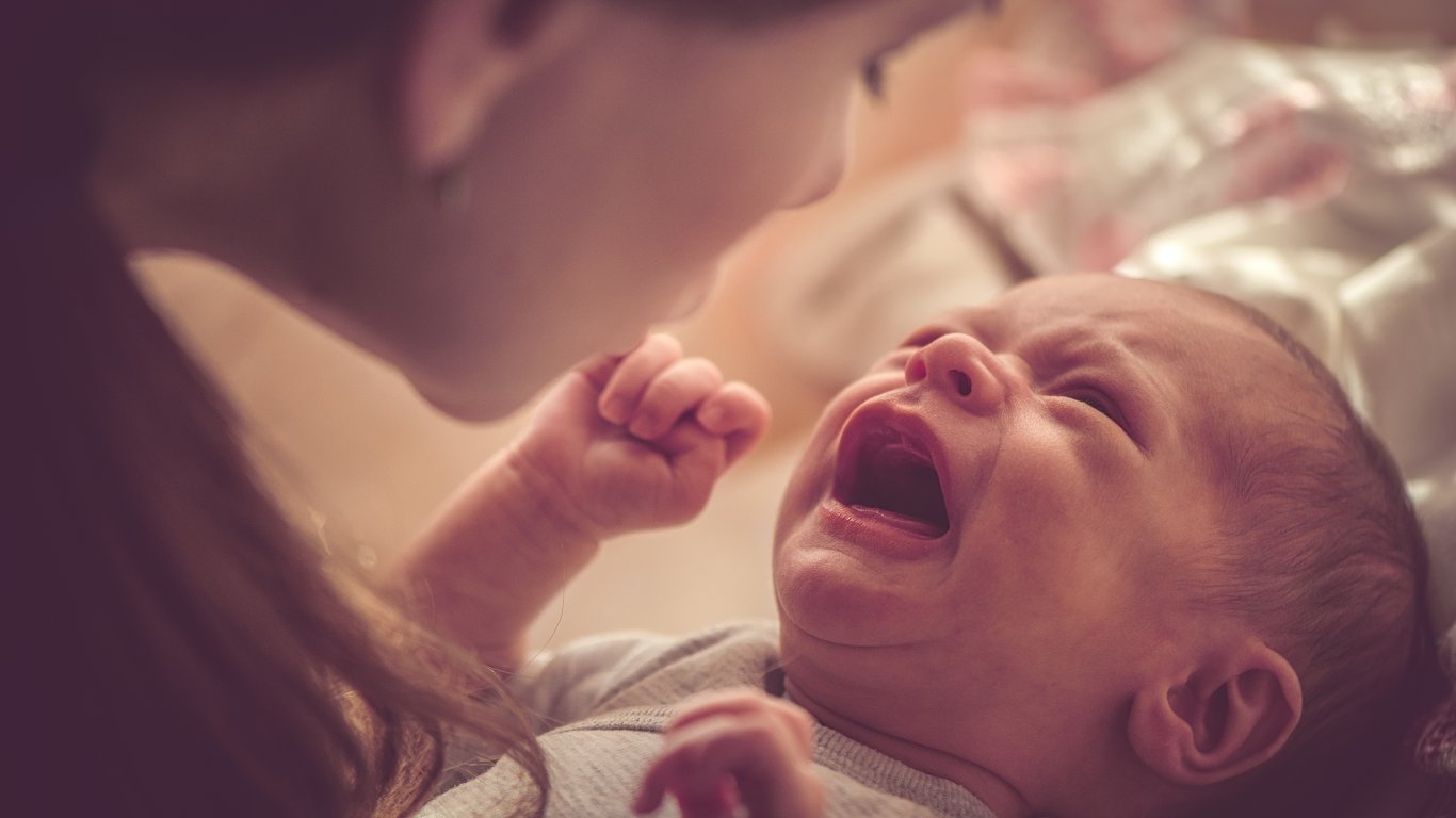 Уролози от УМБАЛ Бургас оперираха по спешност 5-месечно бебе