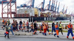 Стачка затвори най-голямото пристанище в Германия
